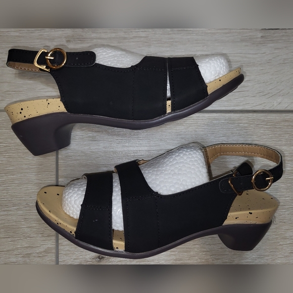 👡Macy's Brown Open Toe Wedges w/gold buckle **BUY 1 GET 1** - Picture 10 of 10